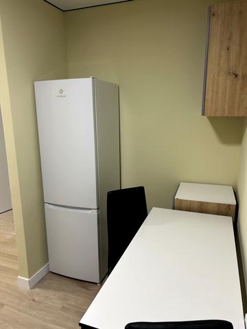 Дмитра Яворницького вул. (), 12