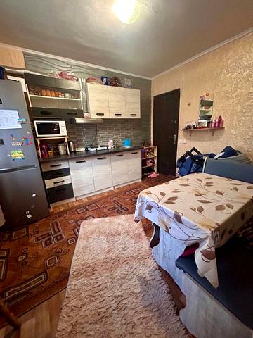 Космонавтів вул., 20