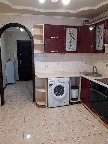 Набережна Перемоги вул., 140