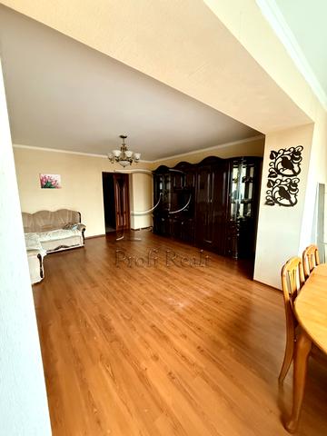 Лесі Українки бульв., 21-Б