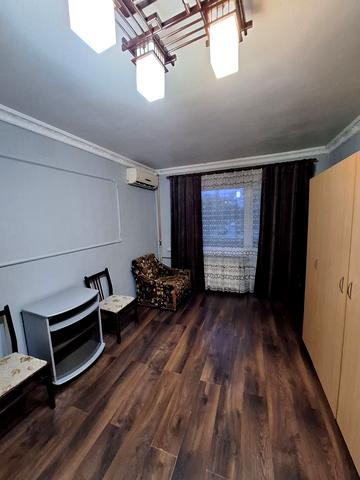 Тролейбусна вул., 13