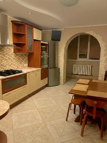 Набережна Перемоги вул., 136-А