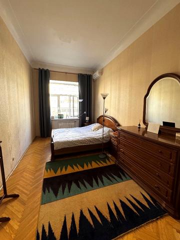 Велика Васильківська вул. (Червоноармійська), 52