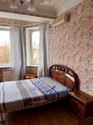 Прорізна вул., 11