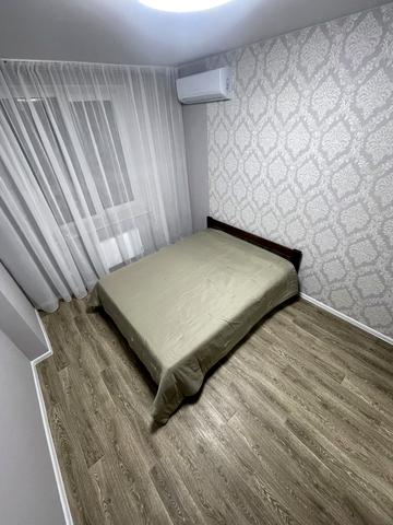 Героїв Небесної Сотні просп., (Будинок 20/10)