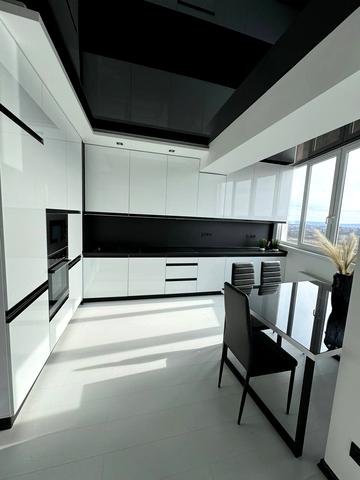 Рівненська вул., 10