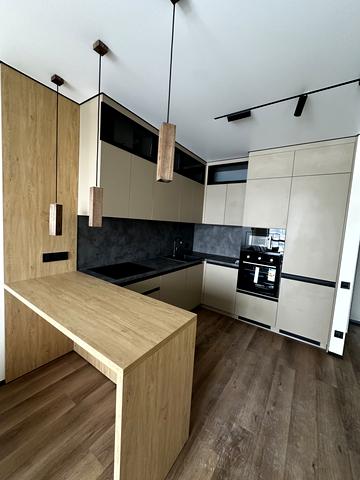 Причальна вул., 10