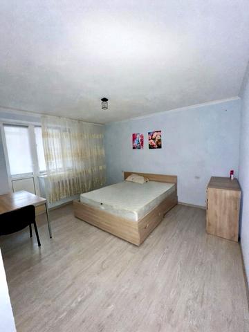 Небесної Сотні просп. (Маршала Жукова), 32