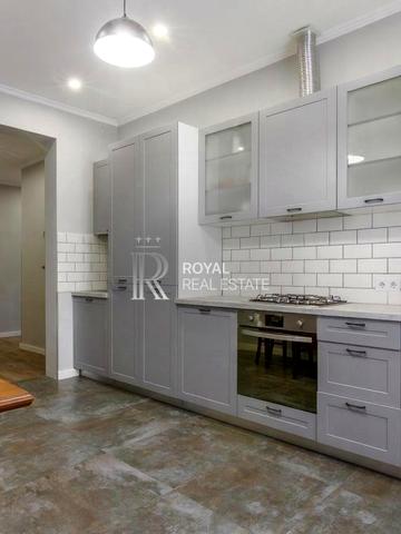 Бессарабська пл., 5-А