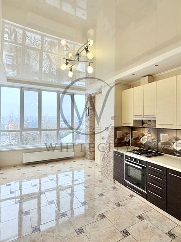 Тернопільська вул., 10