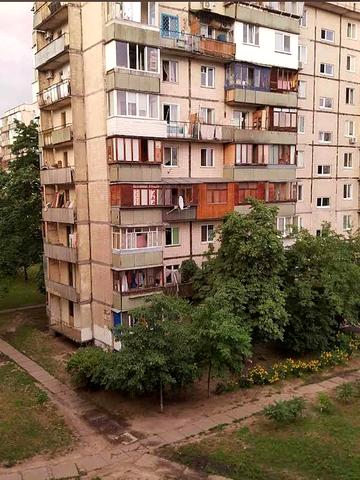 Мілютенка вул., 46