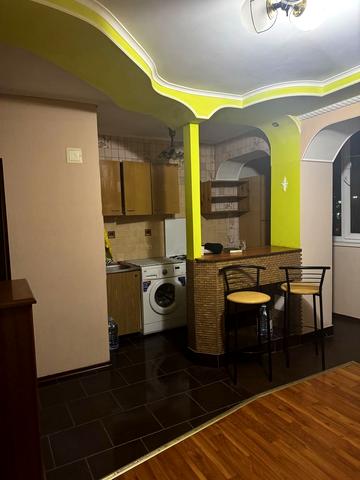 Мілютенка вул., 3