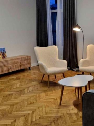 Гетьмана Петра Дорошенка вул. (Жовтнева), 42