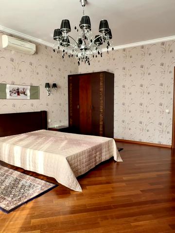 Літературна вул., 1а