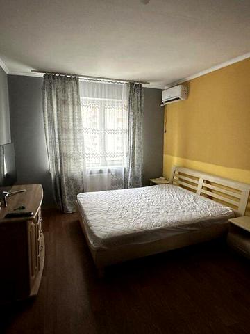 Бориса Гмирі вул., 16