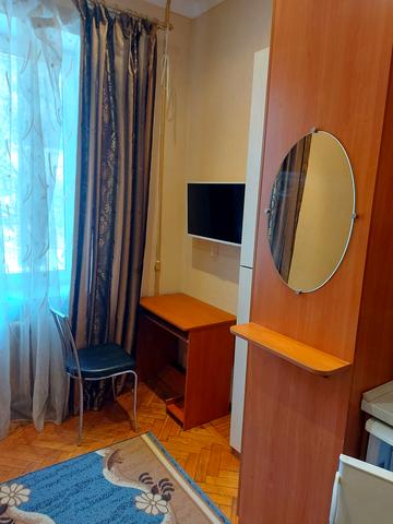 Добровольців вул., 5