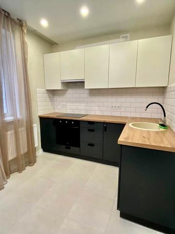 Миру вул., 49