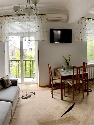 Велика Васильківська вул. (Червоноармійська), 24