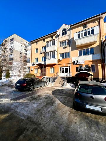 Андрея Шептицького вул., 5