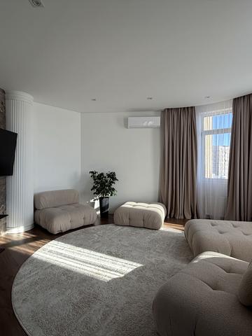 Космонавтів просп., 49