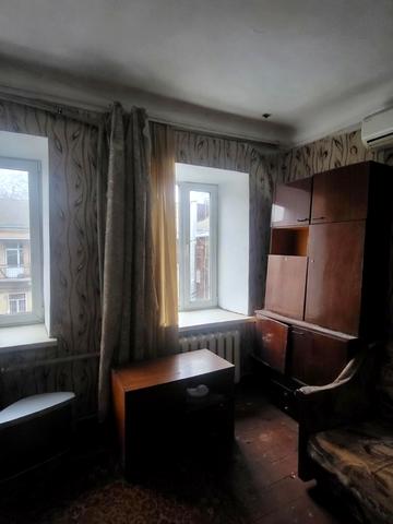 Богдана Хмельницького вул., 33