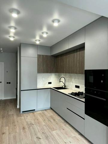 Миру вул., 14