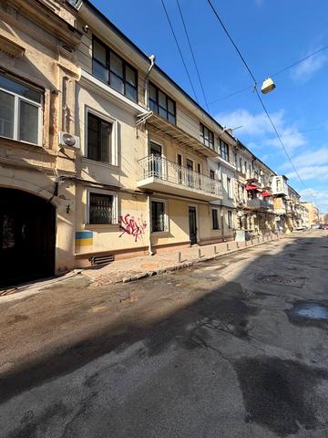 Леха Качинського вул., 4