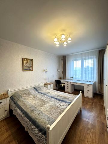 Академіка Глушкова просп., 9-Є