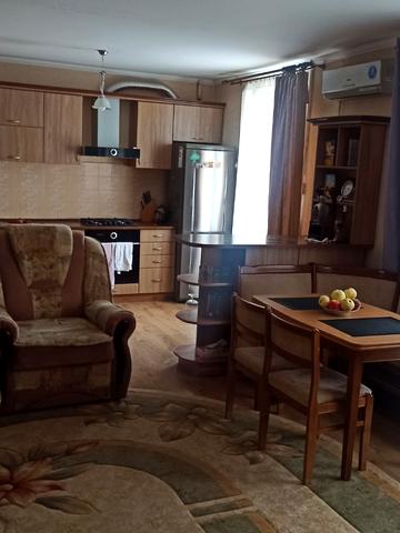 Пасічна вул., 20