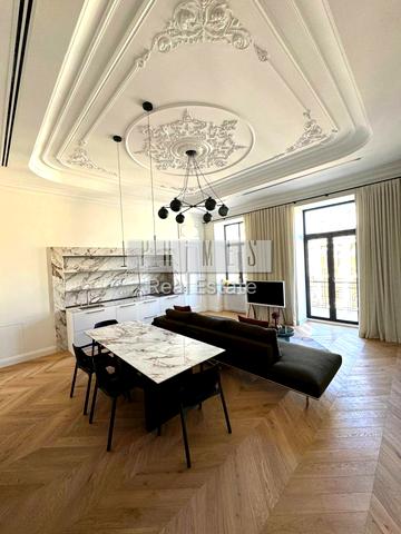 Заньковецької вул., 7