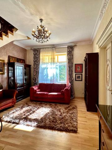 Євгена Коновальця вул. (), 92