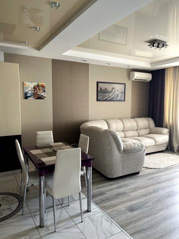 Ревуцького вул., 9