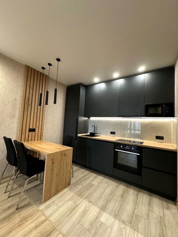 Зарічна вул., 4