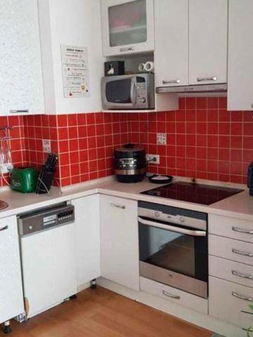 Дніпровська набережна вул., 25