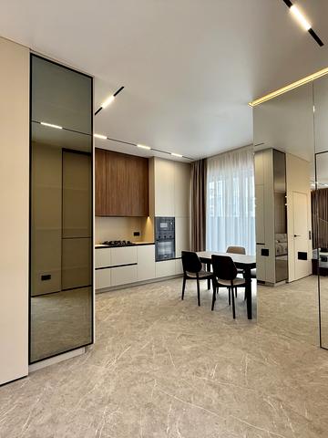 Центральна вул.