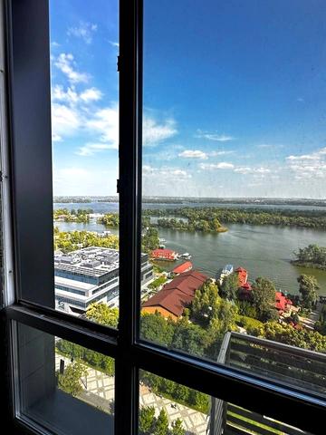 Набережна Перемоги вул., 40-Д