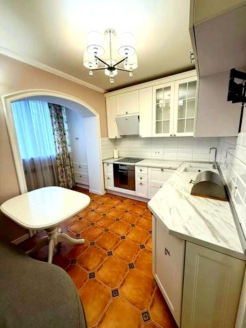 Автозаводська вул., 43