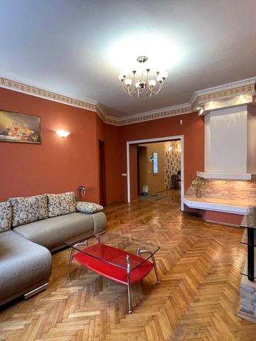 Гетьмана Петра Дорошенка вул. (Жовтнева), 71