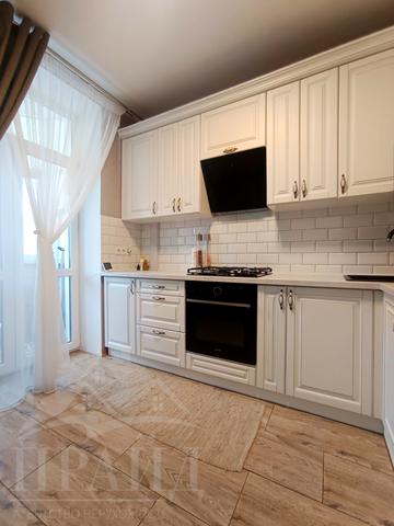 Соборна вул., 32