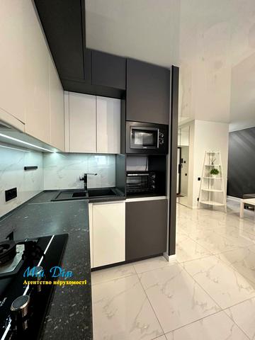 Машинобудівників вул., 27