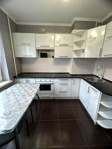 Князя Володимира Великого просп., 112