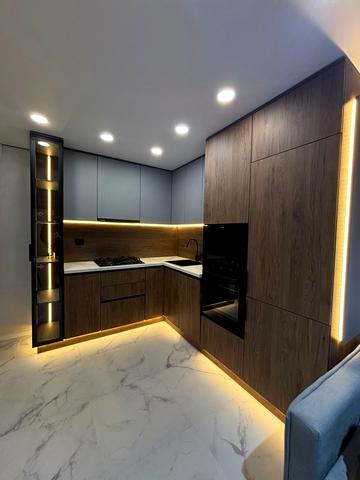 Київська вул., 8