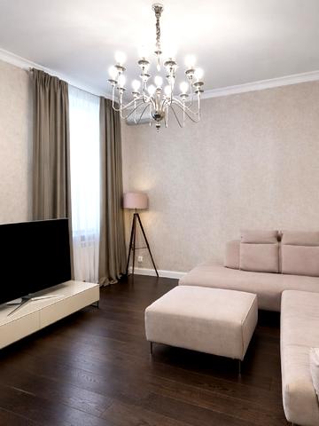 Шовковична вул., 10