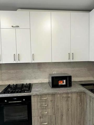 Угорська вул., 14е