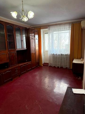 Космонавтів вул., 98