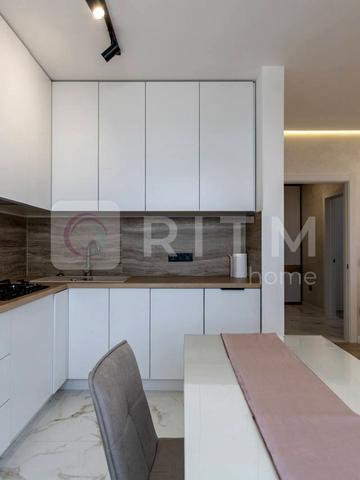 Богдана Хмельницького вул., 56