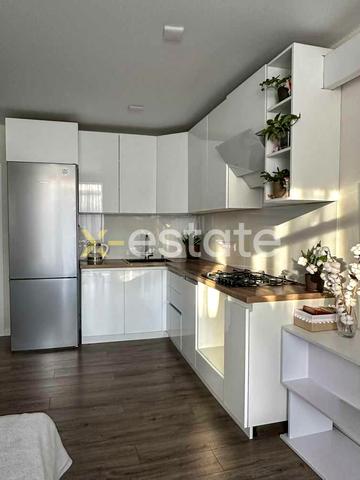 Набережна Перемоги вул., 42