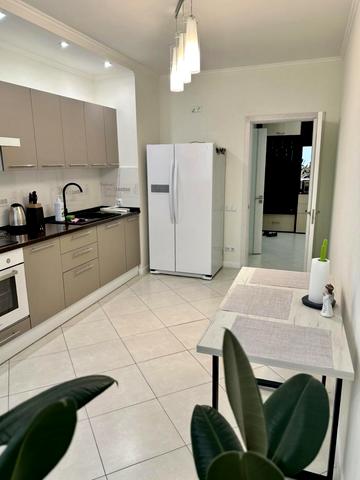 Анни Ахматової вул., 30