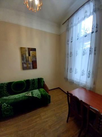 Василя Сімовича вул., 6