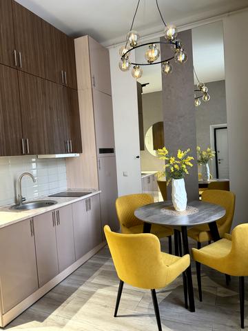 Івана Франка вул., 16